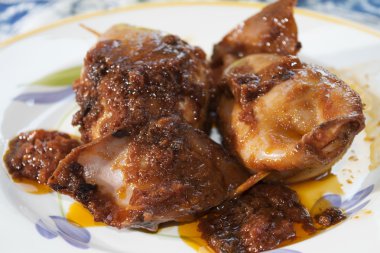 domates soslu dolması kalamar