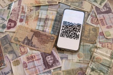 qr kod ödemesi uluslararası para birimi banknotları dijital para