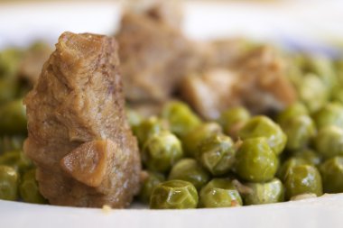 bezelye ile Dana Yahni