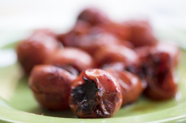 Pachino domates üzerinde kalbur kavrulmuş