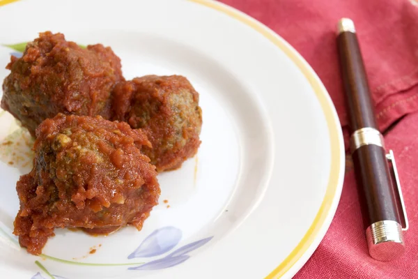 Gehaktbal in de tomatensaus — Stockfoto