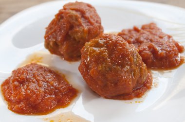 köfte, domates sosu