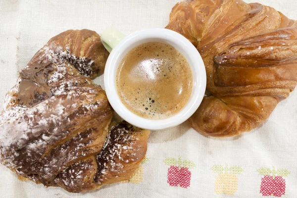 Espresso en croissants — Stockfoto