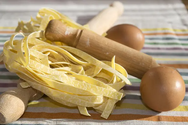 Tagliatelle all'uovo fatte in casa — Foto Stock