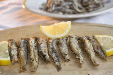 Akdeniz, kızarmış hamsi