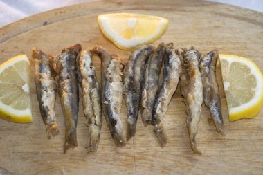 Akdeniz, kızarmış hamsi