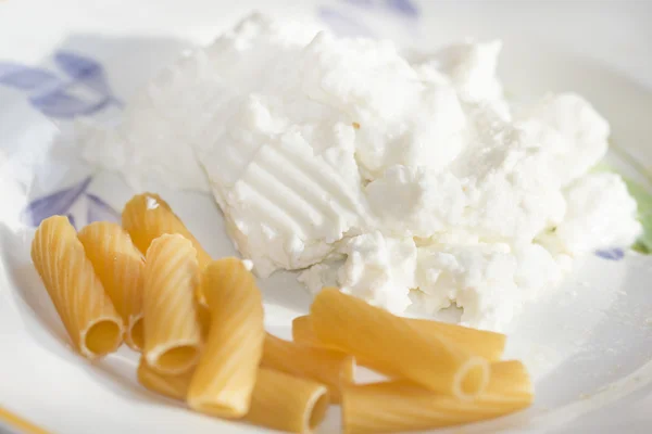 Whole pasta and ricotta — Stock Photo, Image