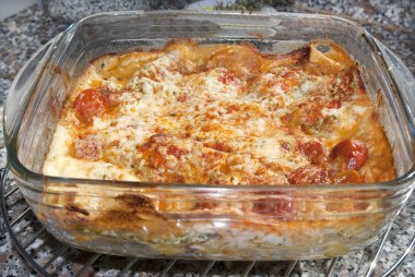 Lazanya bolognese sosu