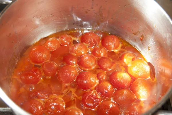 Tomatensaus koken — Stockfoto