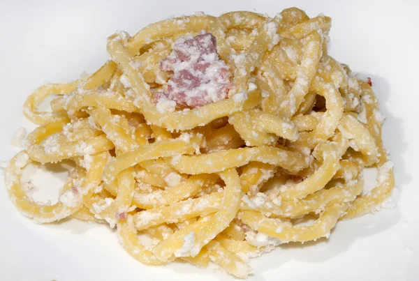 Spagetti szalonnával és sajt — Stock Fotó