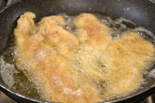 Frying oif slices of breaded chicken breast — Stock Photo, Image