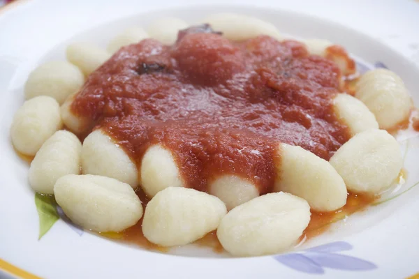 Gnocchi, domates sosu — Stok fotoğraf