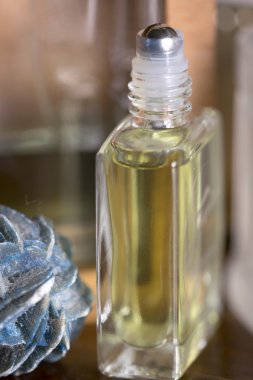 küçük Fransız parfüm şişe