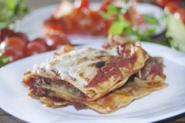  Lazanya bolognese sosu
