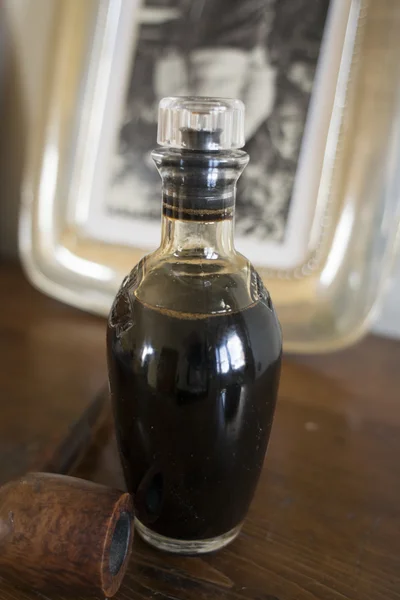 Ocet balsamiczny w butelce — Zdjęcie stockowe