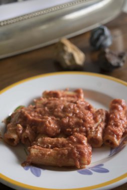 domates soslu dana roulades