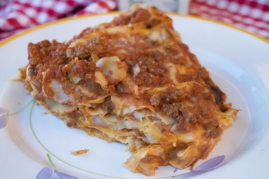 Lazanya bolognese yahni ile