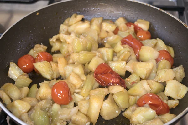 Fried eggplants with tomatoes — Stock Photo, Image