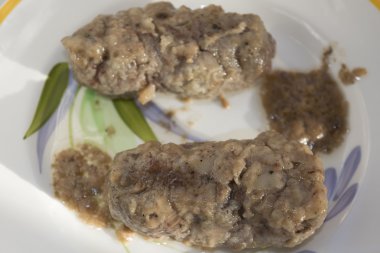 Şarap soslu sığır budu.