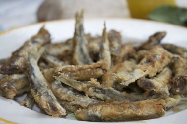 unlu ve kızarmış hamsi filetosu