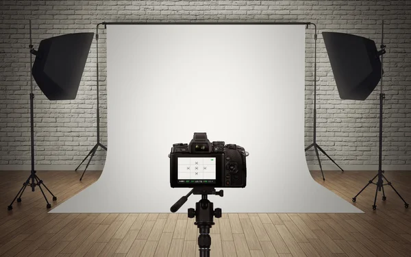 Configuración de la luz del estudio fotográfico con cámara digital — Foto de Stock