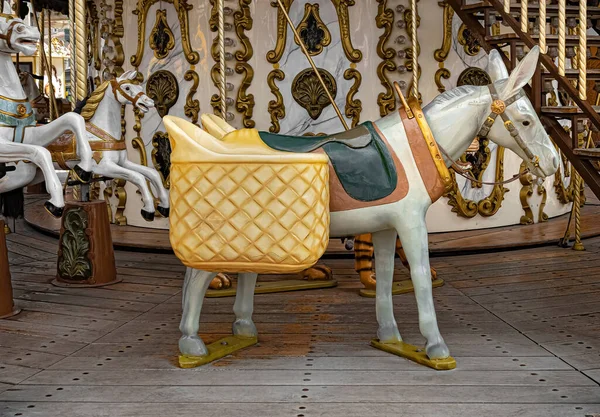 White Retro Old Merry Pony Baggage — Stock Photo, Image