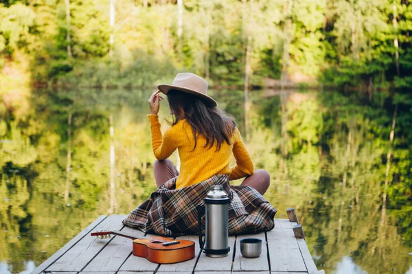 Young Woman Sits Guitar Bridge Lake Autumn Landscape Toning — Stock Photo, Image