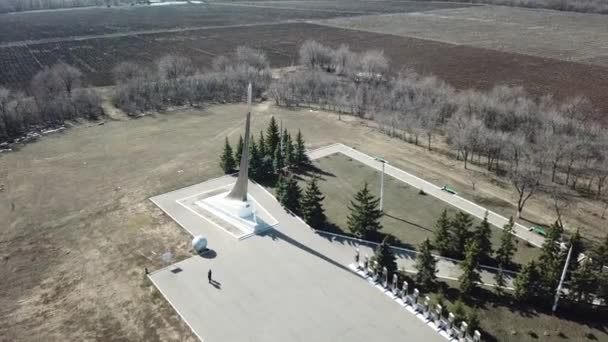 Commemorative monument, Vostok 1 landing site near Engels, Russia — Stock Video