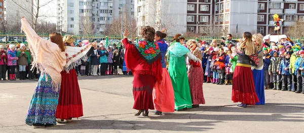 Maslenitsa, ein traditioneller Frühlingsfeiertag in Russland. — Stockfoto