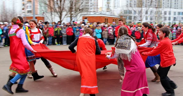 Maslenitsa, egy hagyományos Tavaszi szünidő, Oroszország. — Stock Fotó