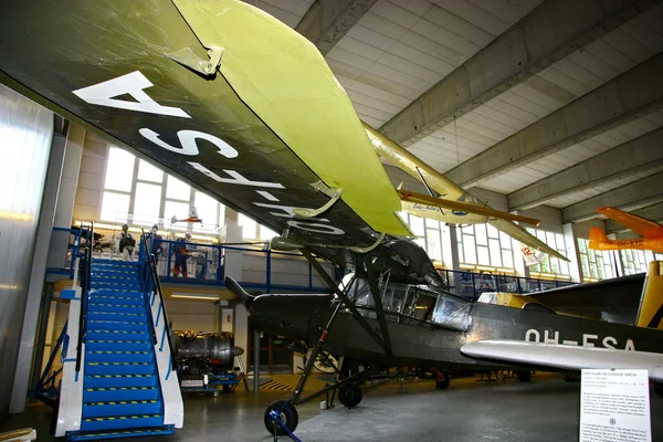 Внутренний вид музея авиации — стоковое фото