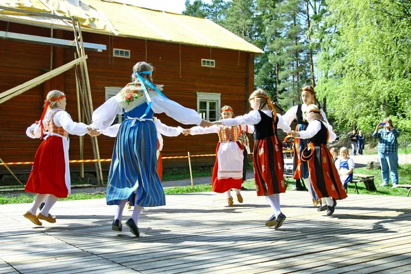 Unidentified dancers in folklore ensemble — Stock Photo, Image