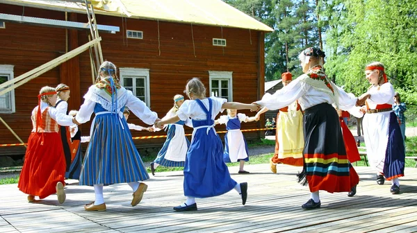 Unidentified dancers in folklore ensemble — Stock Photo, Image
