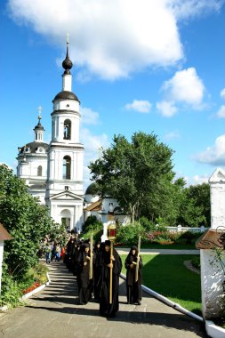 Rahibeler dini geçit töreninde katılmak