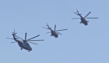 Askeri helikopter uçuş gösteri