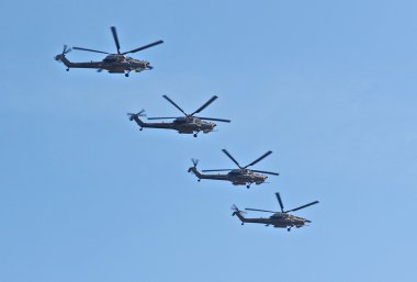 Askeri helikopter uçuş gösteri