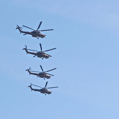 Askeri helikopter uçuş gösteri