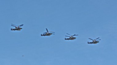 Askeri helikopter uçuş gösteri