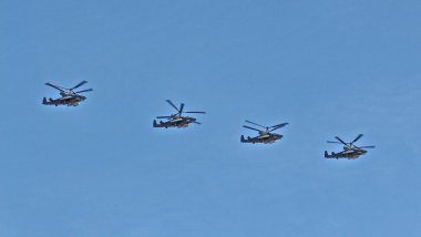 Askeri helikopter uçuş gösteri