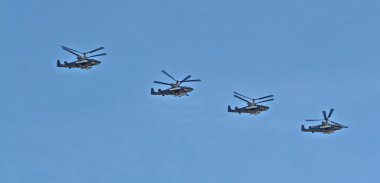 Askeri helikopter uçuş gösteri