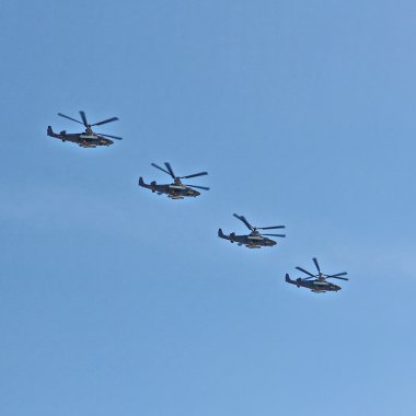 Askeri helikopter uçuş gösteri