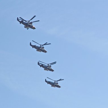 Askeri helikopter uçuş gösteri