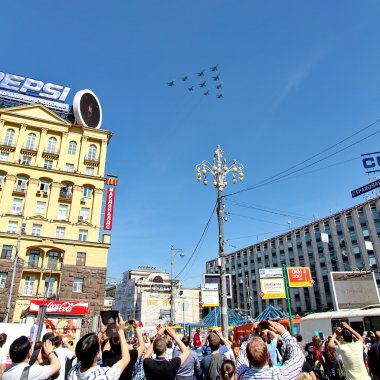 Zafer geçidi Almanya Sovyet zaferi adanmış