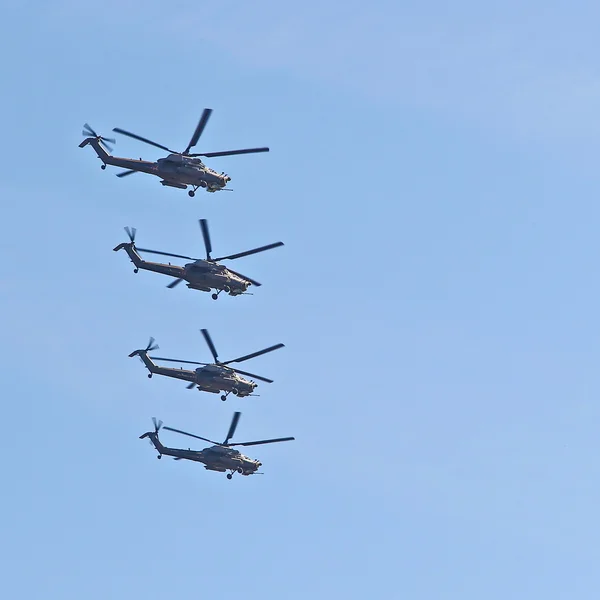 Demonstration flight of military helicopter — Stock Photo, Image