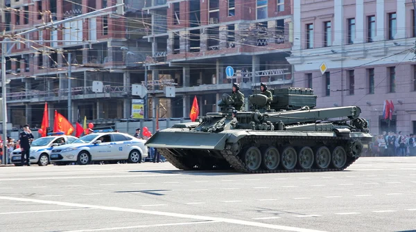 Transporte militar em seu caminho de volta após o desfile do Dia da Vitória — Fotografia de Stock