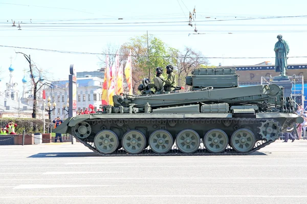 Transporte militar em seu caminho de volta após o desfile do Dia da Vitória — Fotografia de Stock