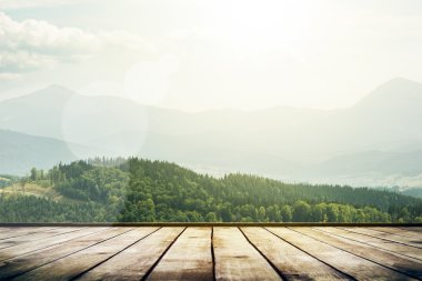 Dağlar manzara güneş ışığı ile. Güzellik doğa arka plan