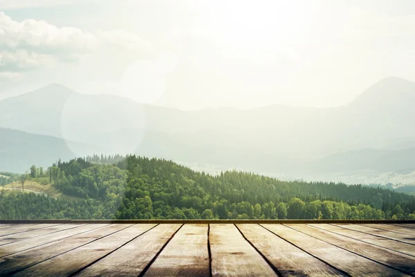 Montañas paisaje con luz solar. Belleza naturaleza fondo — Foto de Stock