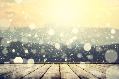 Dağlar manzara güneş ışığı ile. Güzellik doğa arka plan