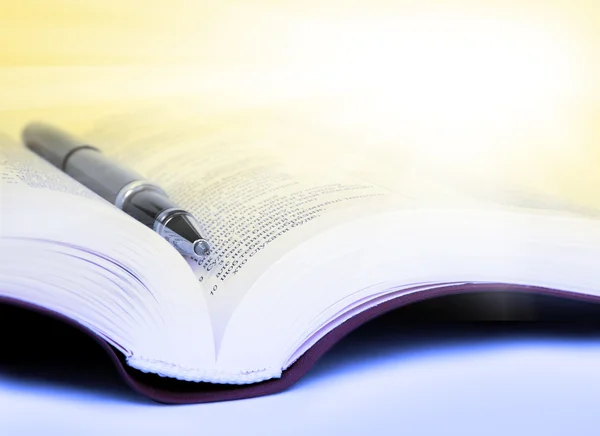 Bible with pen and rays — Stock Photo, Image